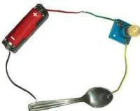 We then move on and play with some electric batteries, lamps and wires to try to find other kinds of properties of materials.