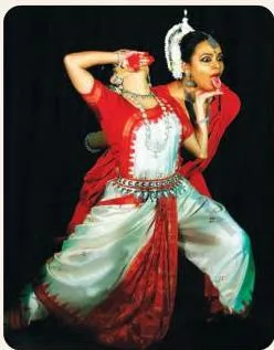 Severed head of the Goddess Chhinnamastā depicted in Odissi by two dancers