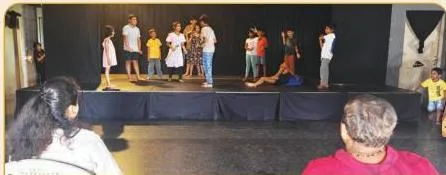 An illustration reminding performers to be alert and use presence of mind when something goes wrong on stage
