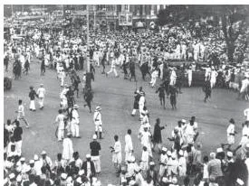 In such a situation, Mahatma Gandhi once again decided to call off the movement and entered into a pact with Irwin on 5 March 1931.