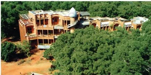A modern community building in Auroville made of mud using special earthen techniques, proof that earth construction can be contemporary
