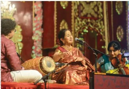 Carnatic vocalist Aruna Sairam performing at a concert, on the page of the Ra Ra Venu composition