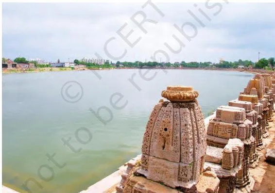 The Munsar Lake at Viramgam (Gujarat), like many lakes in Indian cities, is an artificial one; it was constructed by Minaldevi, a queen of the Chaulukya dynasty in the 11$^{th}$ century CE. Its banks are dotted with small shrines and a few bigger temples, as a reminder that water bodies have been regarded as sacred.