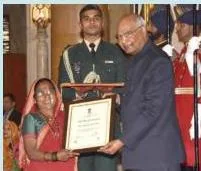Rahibai ji receiving the Nari Shakti Puraskar, the Seed Mother of India who conserved indigenous crop varieties